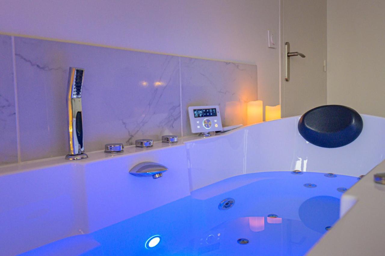 Cinema & Jacuzzi Aux Etoiles - Casabianca Suite Saint-Etienne  Extérieur photo