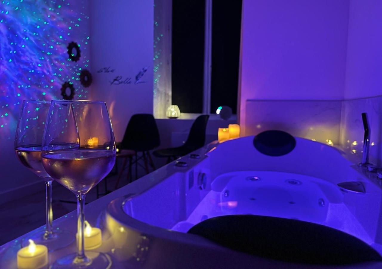 Cinema & Jacuzzi Aux Etoiles - Casabianca Suite Saint-Etienne  Extérieur photo
