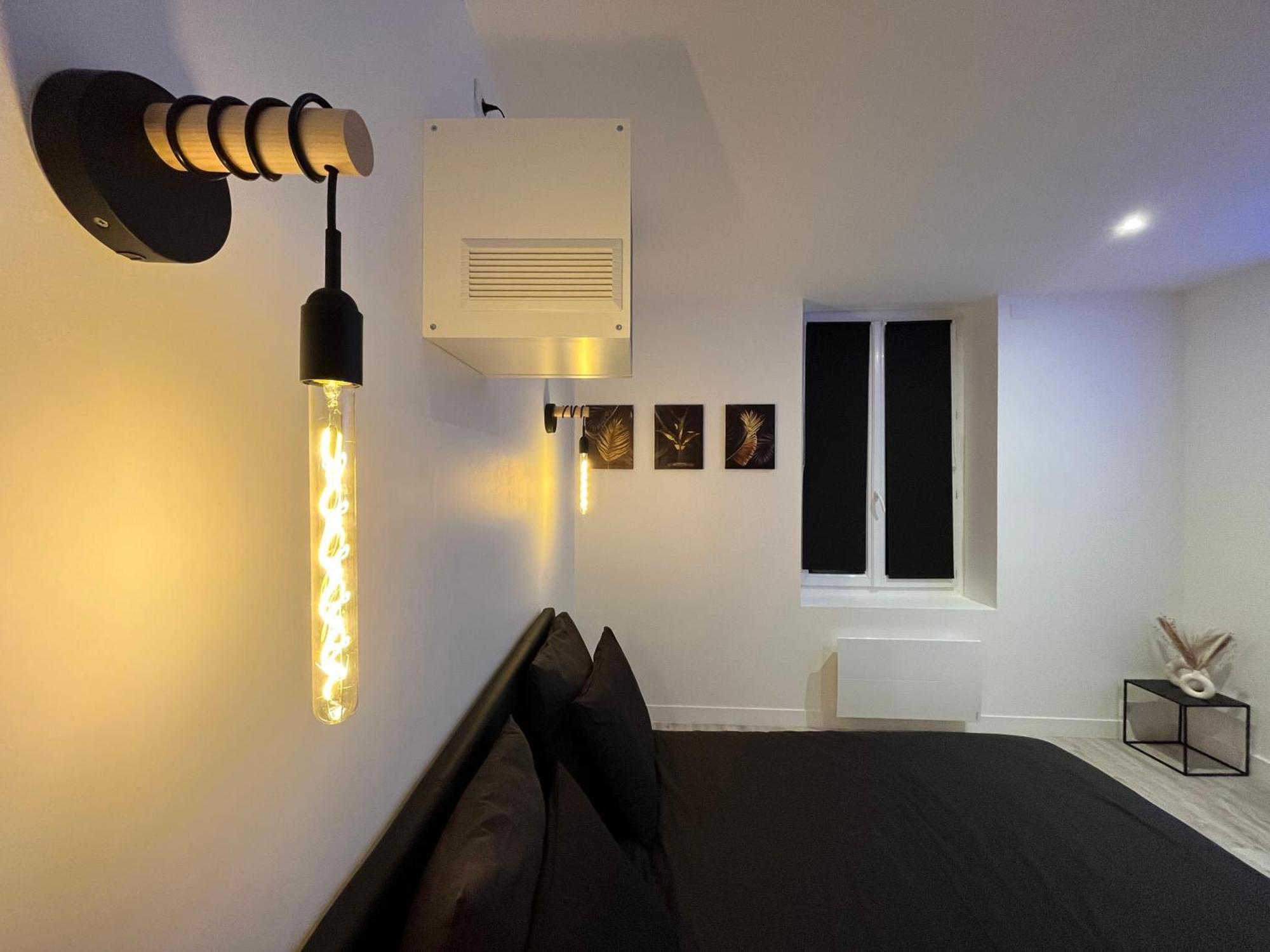 Cinema & Jacuzzi Aux Etoiles - Casabianca Suite Saint-Etienne  Extérieur photo